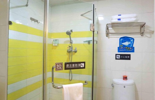 Qingshan Lake Scenic Area Hotel | 7Days Inn Nanchang Jingdong Da Dao Tianhong