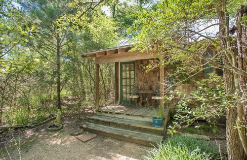 Wellborn Cabin | 7F Lodge - France Chateau w/Jacuzzi Tub and Breakfast