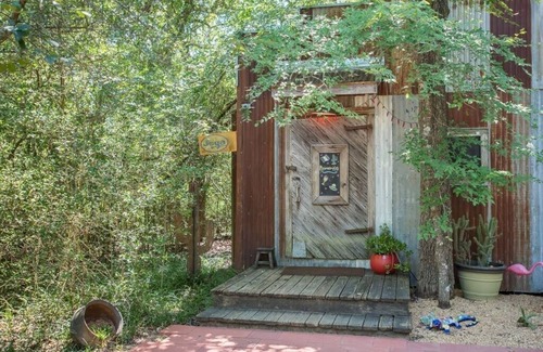 Wellborn Cabin | 7F Lodge - Mexico - Fiesta or Siesta w/Jacuzzi Tub and Breakfast