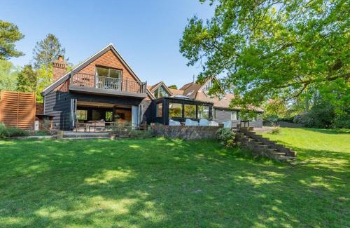 Crowborough House | 8 Bed in Crowborough 92858