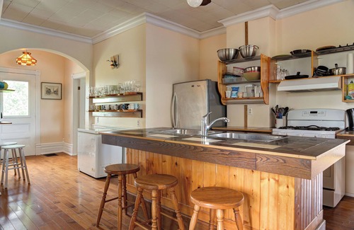 Ashfield-Colborne-Wawanosh Cottage | 8 bedroom Shamrock Beach Cottage