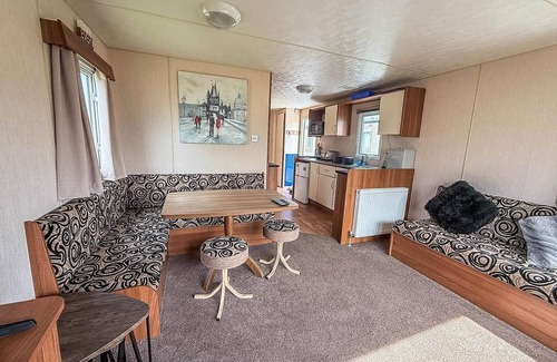 Louth House | 8 berth caravan with decking at Sunnydale in Lincolnshire ref 35087S