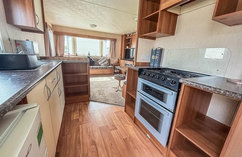 Louth House | 8 berth caravan with decking at Sunnydale in Lincolnshire ref 35087S