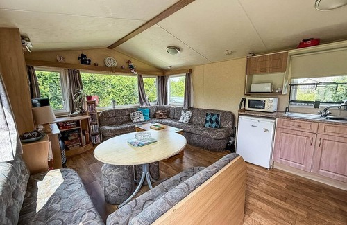 Hopton House | 8 berth spacious dog friendly caravan, near Great Yarmouth in Norfolk ref 10004G