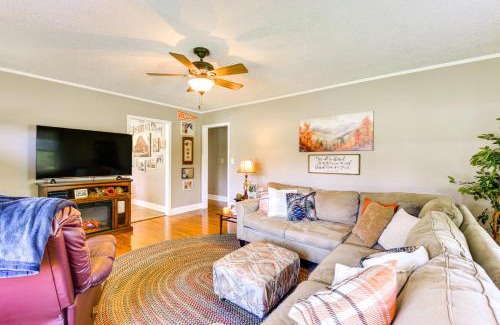 Seneca House | 8 Mi to Clemson Peaceful Family Home with Yard