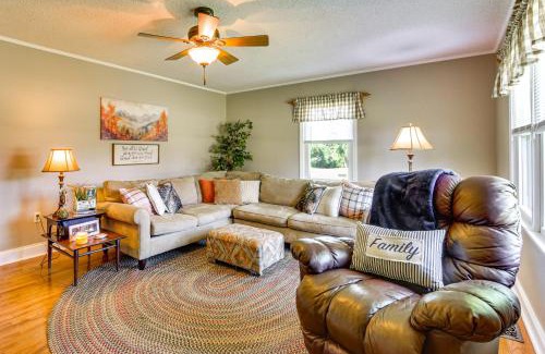 Seneca House | 8 Mi to Clemson Peaceful Family Home with Yard