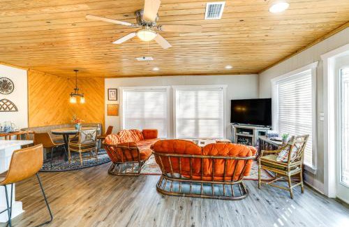 Boswell House | 8 Mi to Ozark Folk Center Home with Hot Tub and Deck