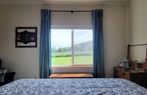 South Cascades Area Bed & Breakfast | 8 Mile Farm B&B