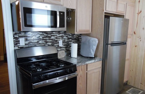 Carnegie Apartment | 8 min from downtown, 13 min from Airport
