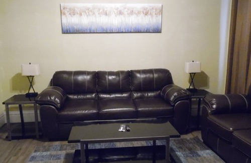 Carnegie Apartment | 8 min from downtown, 13 min from Airport