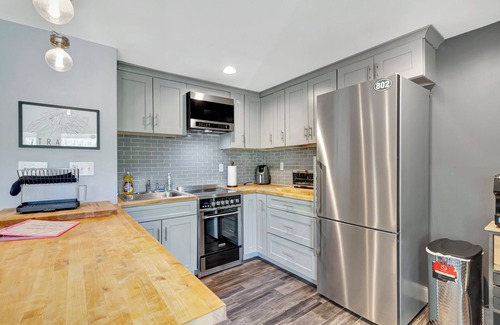 Winhall Apartment | 8 min to Stratton, Heated Floors, Pet Friendly!