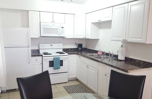 Winchester Apartment | 8 Min to the strip, w/Kitchen