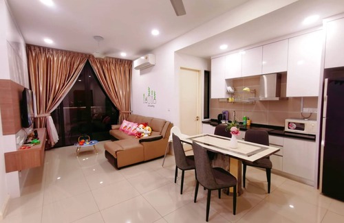 Nusajaya Apartment | 8 mins Walk to2B2R@ Legoland-Happy Sunshine Suite for families-Lakeview Cozy!8px