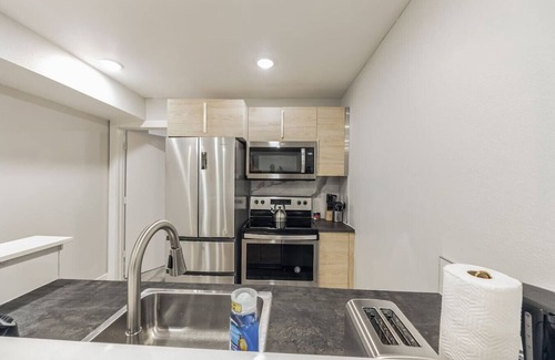 Old East Dallas Apartment | 8 Minutes to DT | 1/1 w/Parking (103)