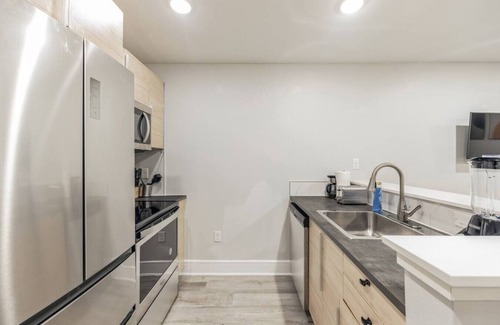 Old East Dallas Apartment | 8 Minutes to DT | 1/1 w/Parking (103)