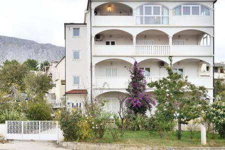 Dugi Rat Apartment | 80 m² Apartment ∙ 2 bedrooms ∙ 6 guests
