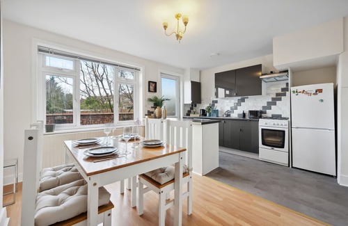 Edgware Apartment | 80A Modern Apartment