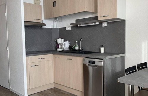 Eclose-Est Apartment | 80m from shops, 3rd floor, tv, ski locker, 24m², Alpe d'Huez