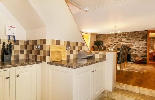 Cullen Cottage | 83 SEATOWN, pet friendly, character holiday cottage in Cullen