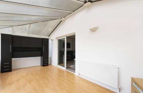 Stevenage Apartment | 850 m² Apartment ∙ 3 bedrooms ∙ 8 guests