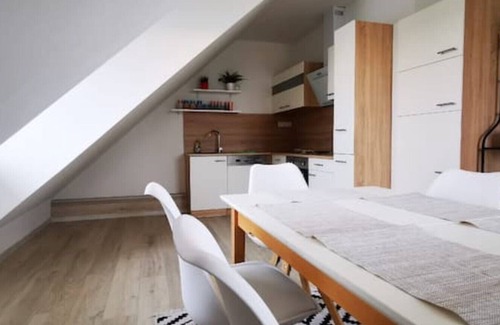 Sußenbrunn Apartment | 85m2 top floor apartment on the border to Vienna