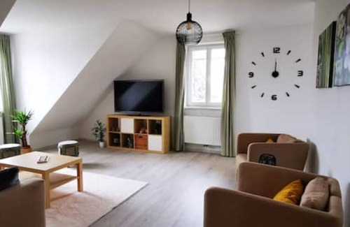 Sußenbrunn Apartment | 85m2 top floor apartment on the border to Vienna