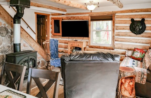 Rainbow Valley Cabin | 87 m² Cabin ∙ 2 bedrooms ∙ 4 guests