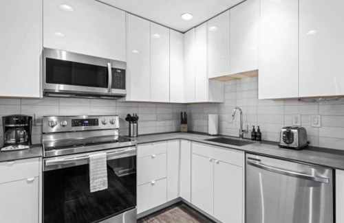 Buckhead House | 8th Floor City View Condo in Midtown Atlanta