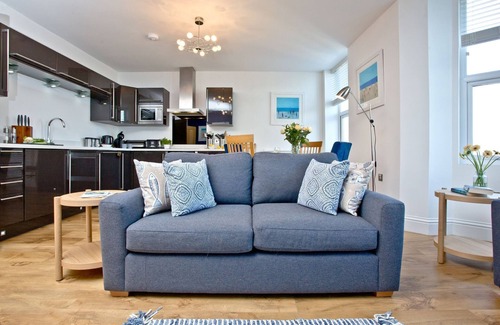 Torcross Apartment | 9 At The Beach - an apartment that sleeps 6 guests in 2 bedrooms