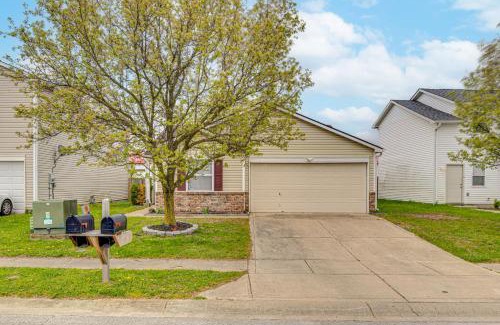 West Newton House | 9 Mi to Downtown Indianapolis Quiet Home with Yard