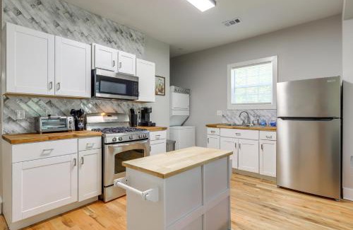 College Park Apartment | 9 Mi to Dtwn ATL Pet-Friendly Apt with Yard