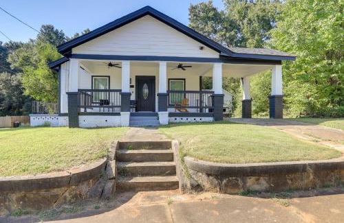 College Park Apartment | 9 Mi to Dtwn ATL Pet-Friendly Apt with Yard