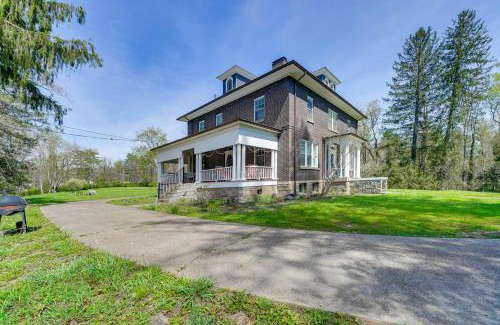 Redstar House | 9 Mi to New River Gorge Spacious Retreat with Porch