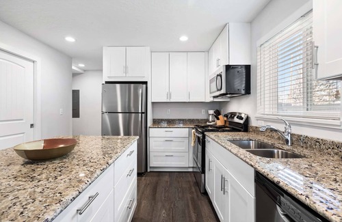Sunset House | 9 min to Downtown Boise! Walk to Sunset Park and Hiking Trails!