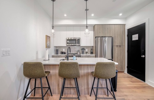Capitol Hill House | #9 NEW Modern Capitol Hill Suite 2 Bed/1 Bath - 3 min Walk to Metro!