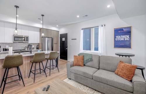 Capitol Hill House | #9 NEW Modern Capitol Hill Suite 2 Bed/1 Bath - 3 min Walk to Metro!