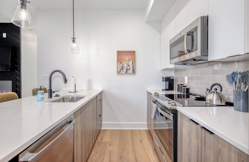 Capitol Hill House | #9 NEW Modern Capitol Hill Suite 2 Bed/1 Bath - 3 min Walk to Metro!