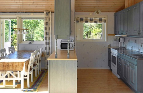 Vastra Gotaland House | 9 person holiday home in ASKERÖARNA