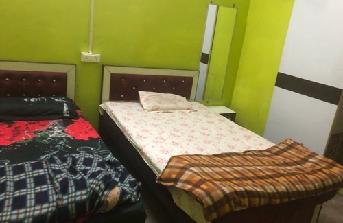 Shahjahanpur Hotel | 9-room hotel in fabulous SPN with AC, WiFi, fitness room