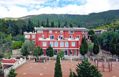 Villaggio delle Mimose Villa | 9 suites, swimming pool, tennis, soccer, billiards