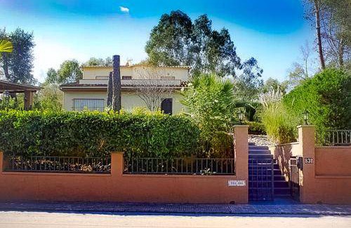 Santa Coloma de Farners Villa | 900 m² Villa ∙ 5 bedrooms ∙ 10 guests