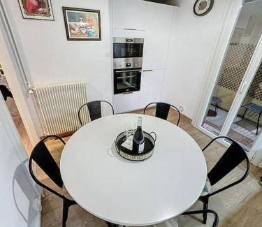 Comedie Apartment | 90 m² Apartment ∙ 3 bedrooms ∙ 6 guests
