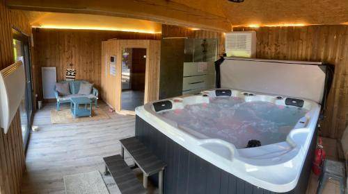 Le Menil Ski Chalet | 90 m² Chalet ∙ 2 bedrooms ∙ 6 guests