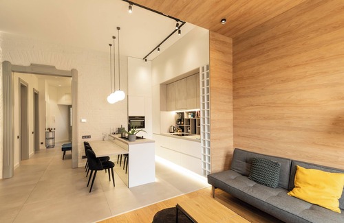 Lagymanyos Apartment | 90m² Family-Friendly , Central Historic Budapest, Food+Bars