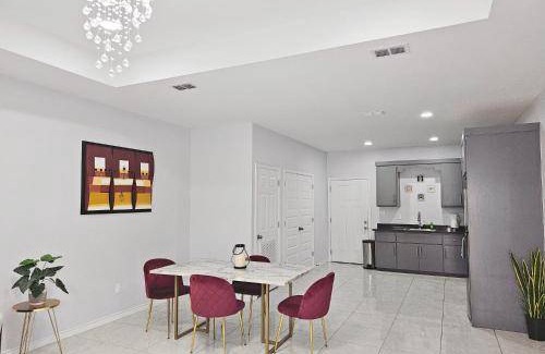Weslaco Apartment | 92 m² Apartment ∙ 2 bedrooms ∙ 7 guests