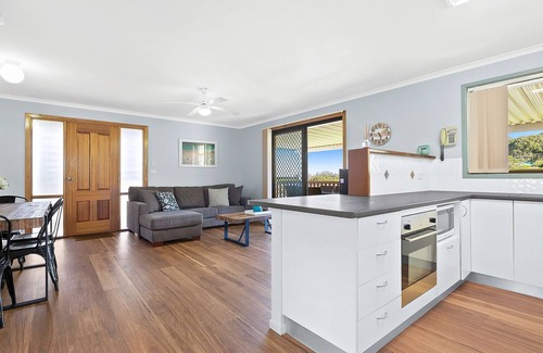 Dalmeny House | 95 Cresswick Parade, Dalmeny