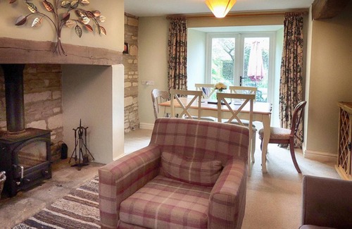 Cold Aston House | 97 m² House ∙ 3 bedrooms ∙ 6 guests