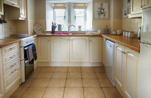Cold Aston House | 97 m² House ∙ 3 bedrooms ∙ 6 guests