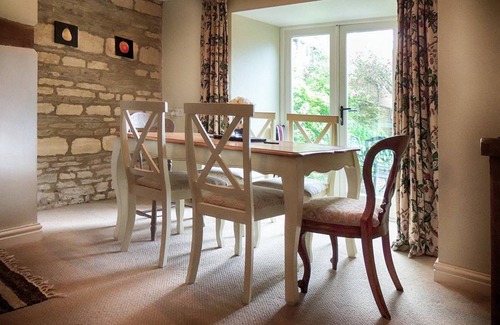 Cold Aston House | 97 m² House ∙ 3 bedrooms ∙ 6 guests