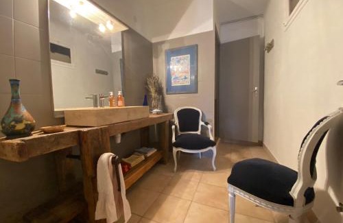 Briennon House | 99 Maison des Merles